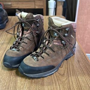 Lowa Vivione Women’s Backpacking Boot Size 9.5